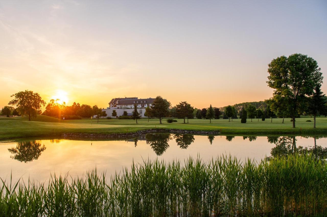 Greenfield Hotel Golf & Spa Buk Exterior photo