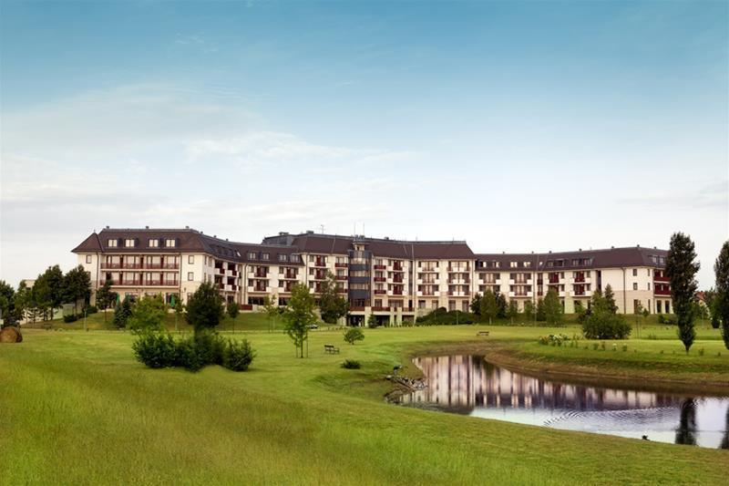 Greenfield Hotel Golf & Spa Buk Exterior photo