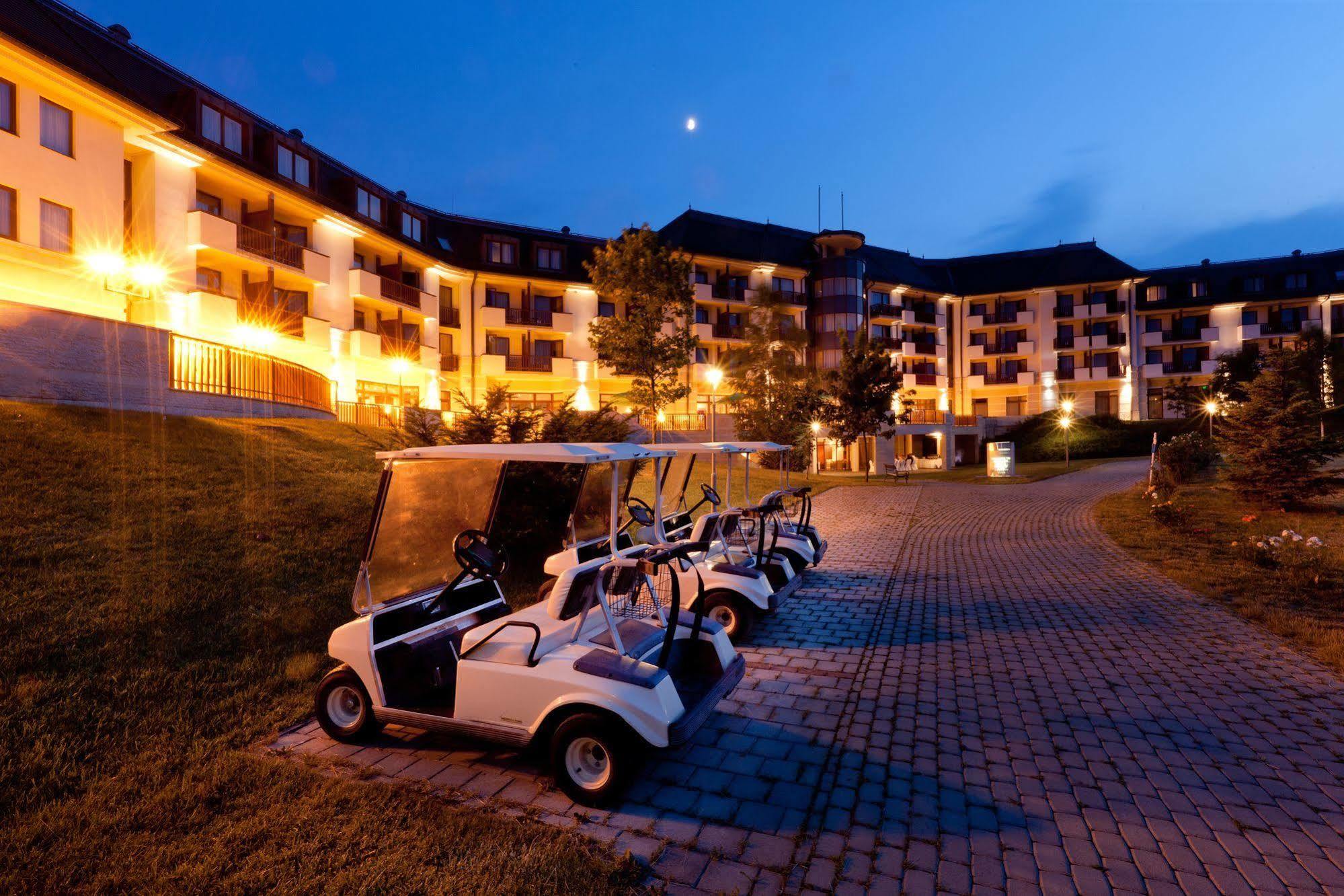 Greenfield Hotel Golf & Spa Buk Exterior photo